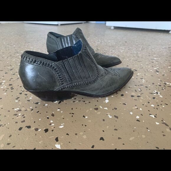 Circles brand booties - Picture 5 of 7